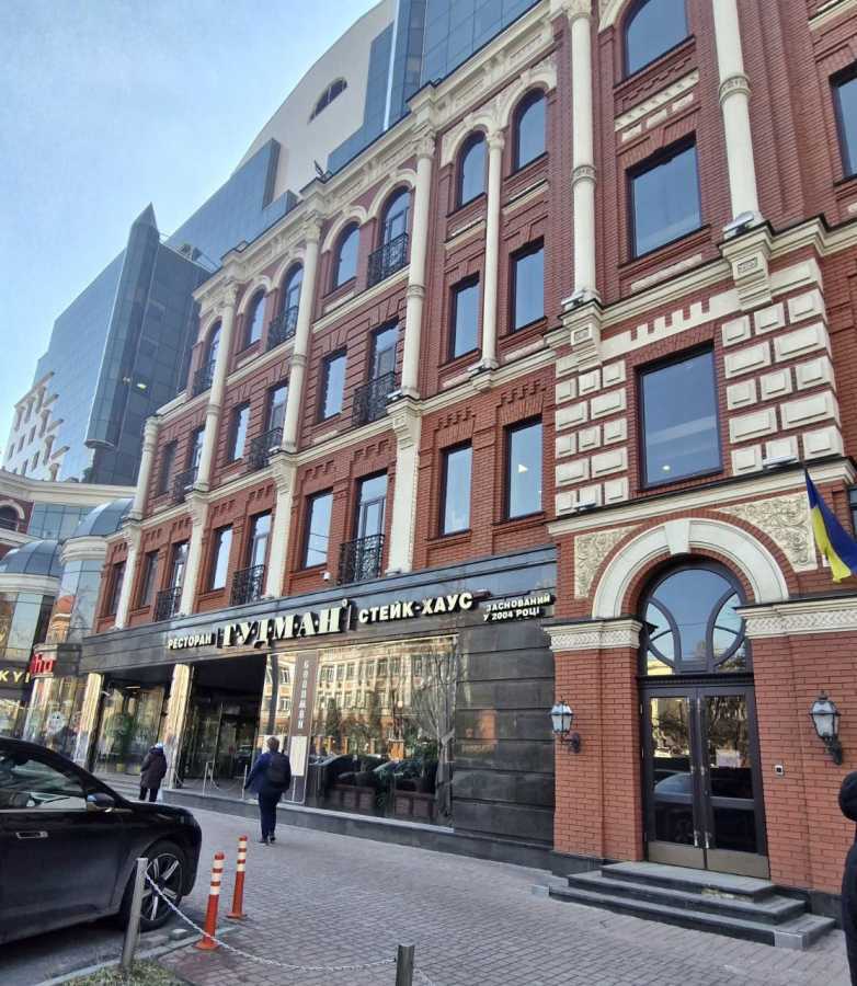 Продаж 3-кімнатної квартири 134 м², Жилянська вул., 59