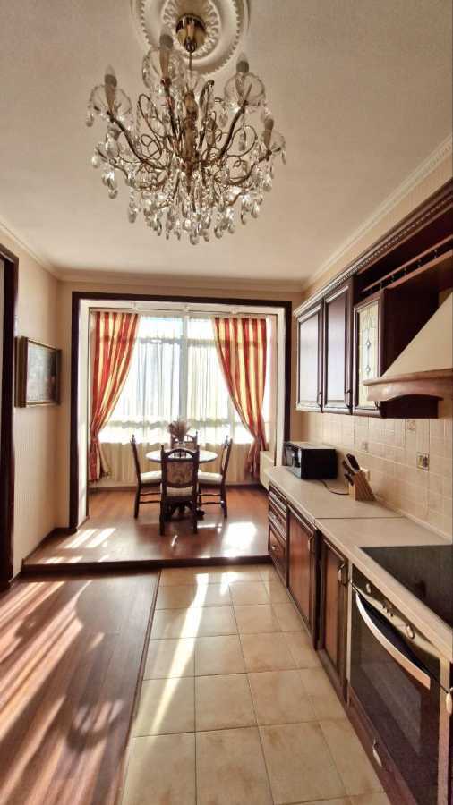 Аренда 2-комнатной квартиры 69 м², Евгения Коновальца ул., 44А