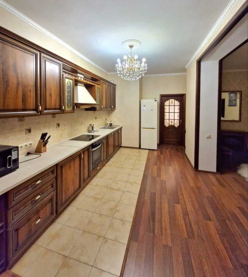 Аренда 2-комнатной квартиры 69 м², Евгения Коновальца ул., 44А