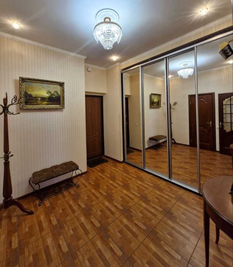 Аренда 2-комнатной квартиры 69 м², Евгения Коновальца ул., 44А
