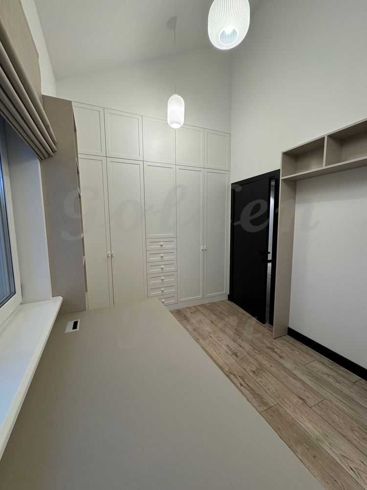Продаж 2-кімнатної квартири 100 м², Яблунева вул., 8