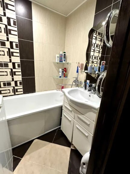 Продажа 3-комнатной квартиры 67 м², Михаила Лушпы просп.