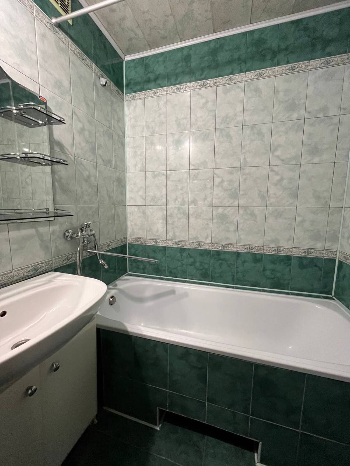 Продажа 3-комнатной квартиры 70 м², Александрийский бул., 125