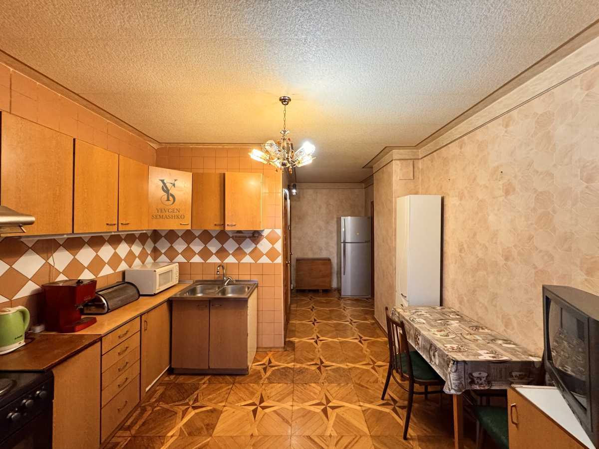 Продаж 2-кімнатної квартири 60 м², Володимира Маяковського просп., 24