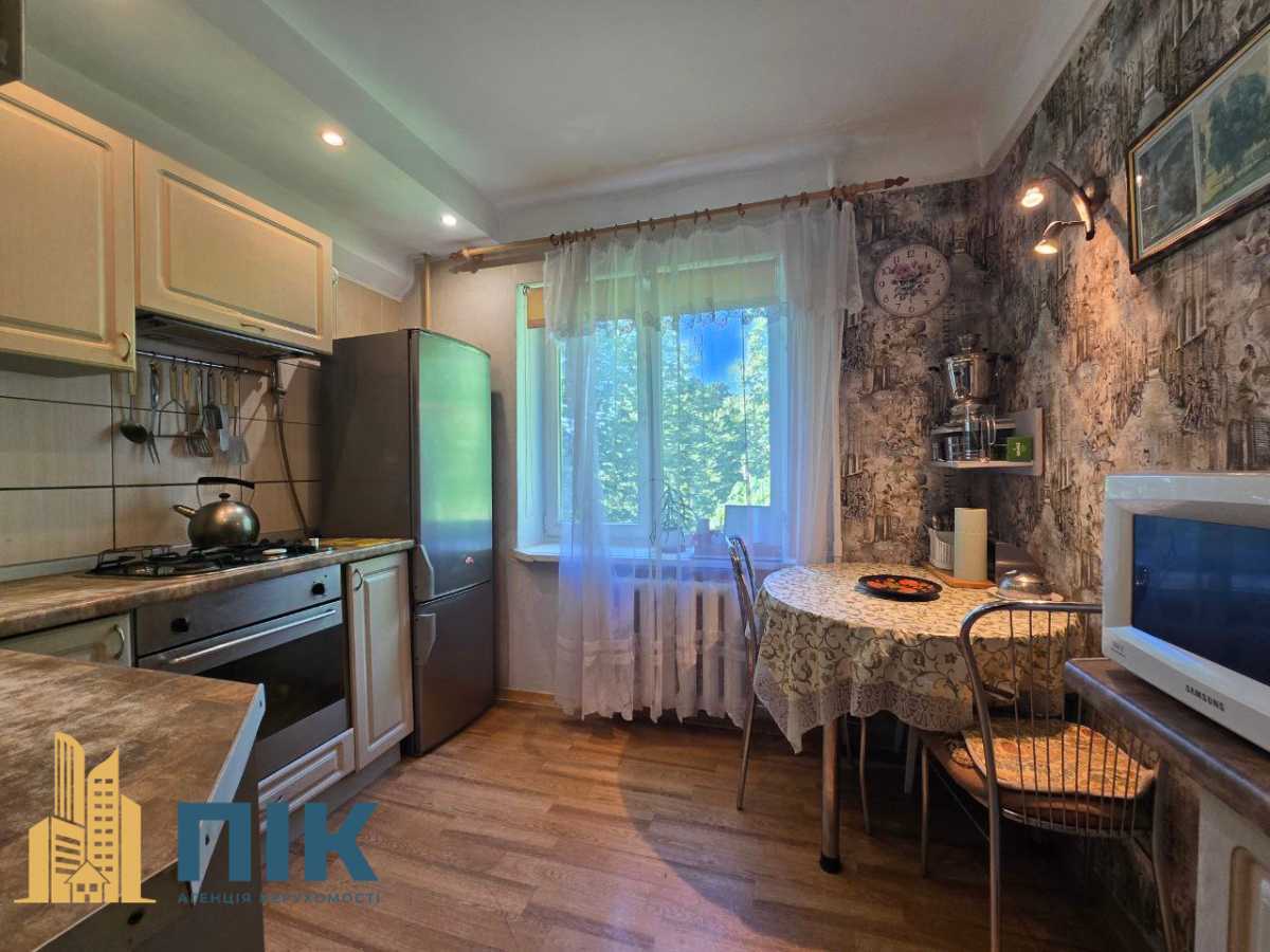 Продаж 2-кімнатної квартири 63 м², Волгоградська вул., 33