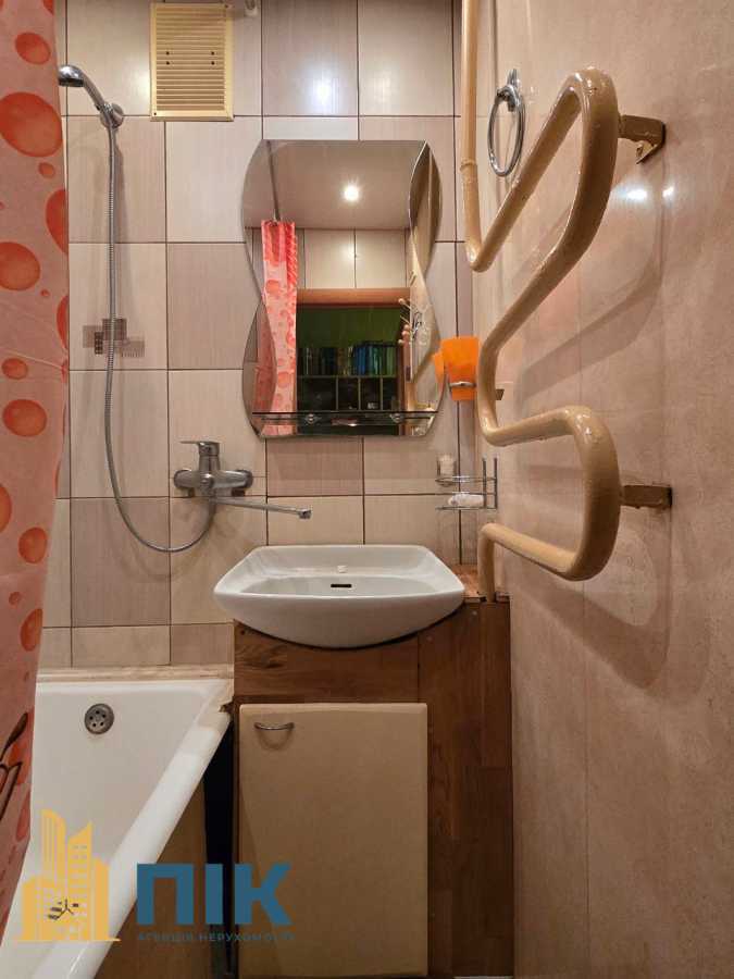 Продаж 2-кімнатної квартири 63 м², Волгоградська вул., 33