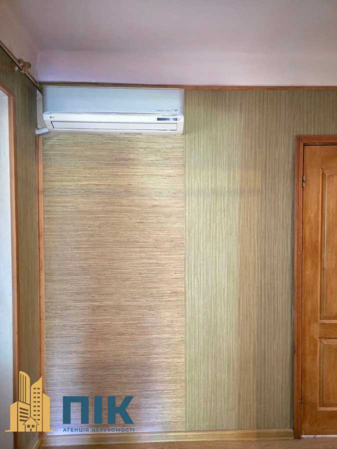Продаж 2-кімнатної квартири 63 м², Волгоградська вул., 33