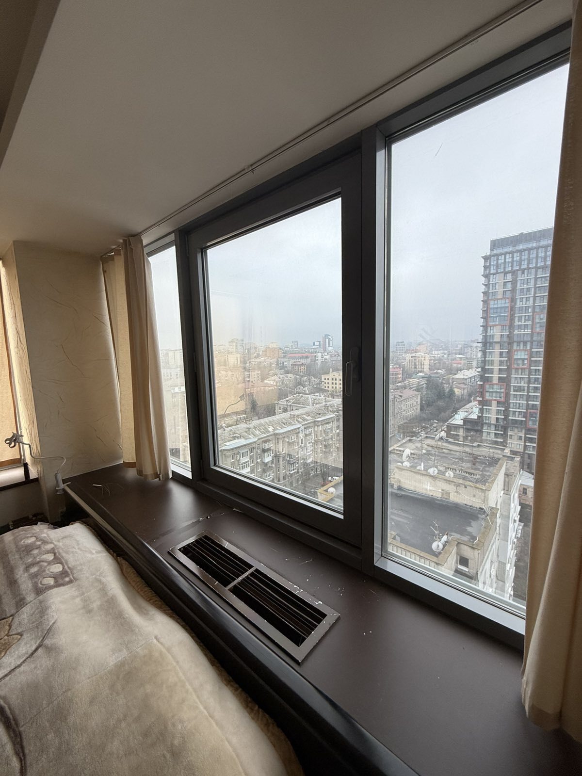 Продаж 2-кімнатної квартири 145 м²