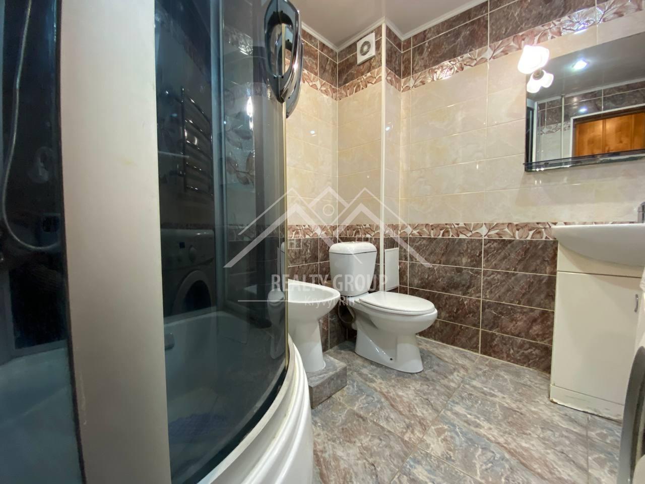 Продаж 3-кімнатної квартири 71.3 м²