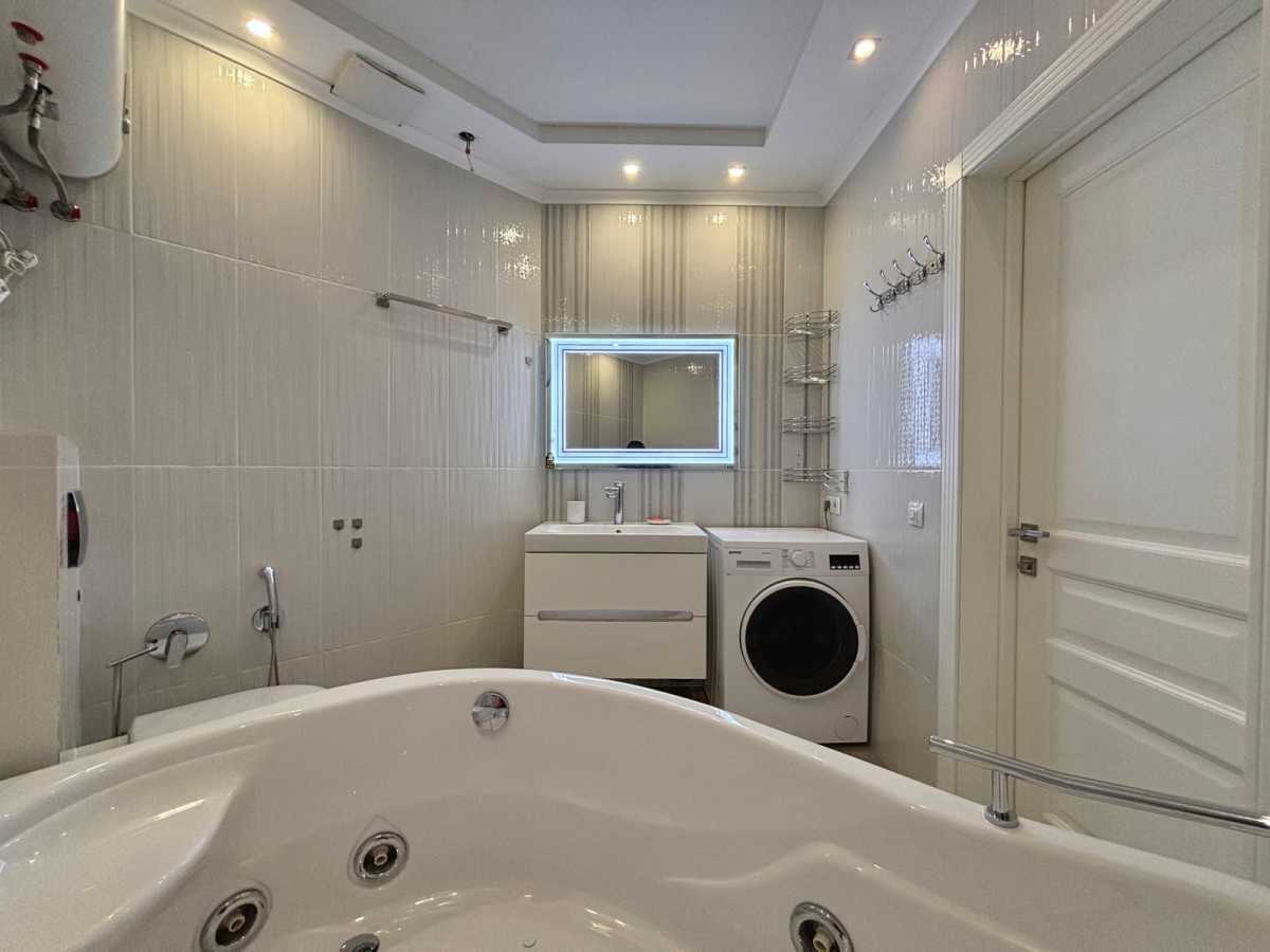 Продажа 2-комнатной квартиры 92 м², Михаила Максимовича ул., 3Г