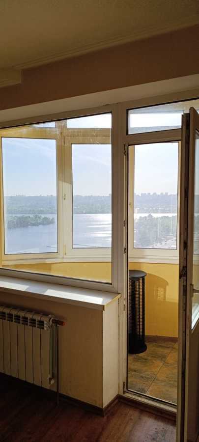 Продажа 3-комнатной квартиры 105 м², Днепровская наб., 19