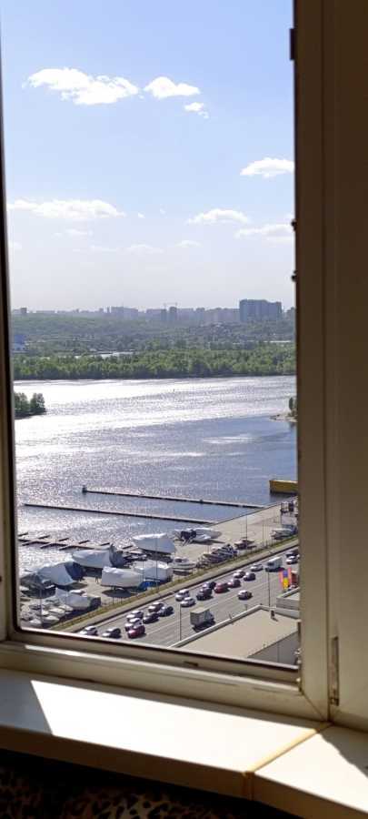 Продажа 3-комнатной квартиры 105 м², Днепровская наб., 19