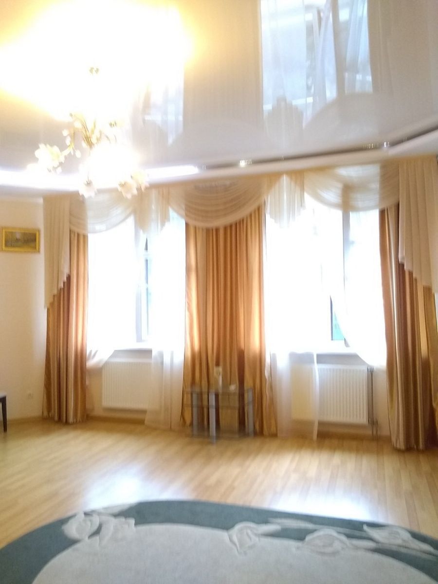 Аренда 3-комнатной квартиры 100 м², Евгения Коновальца ул., 32Б