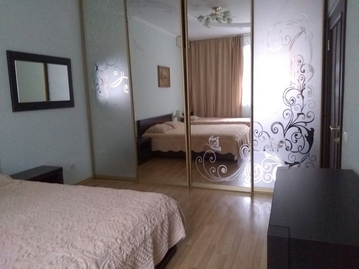 Аренда 3-комнатной квартиры 100 м², Евгения Коновальца ул., 32Б