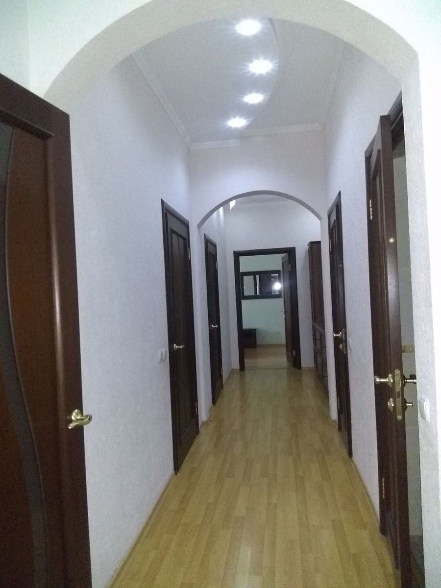 Аренда 3-комнатной квартиры 100 м², Евгения Коновальца ул., 32Б