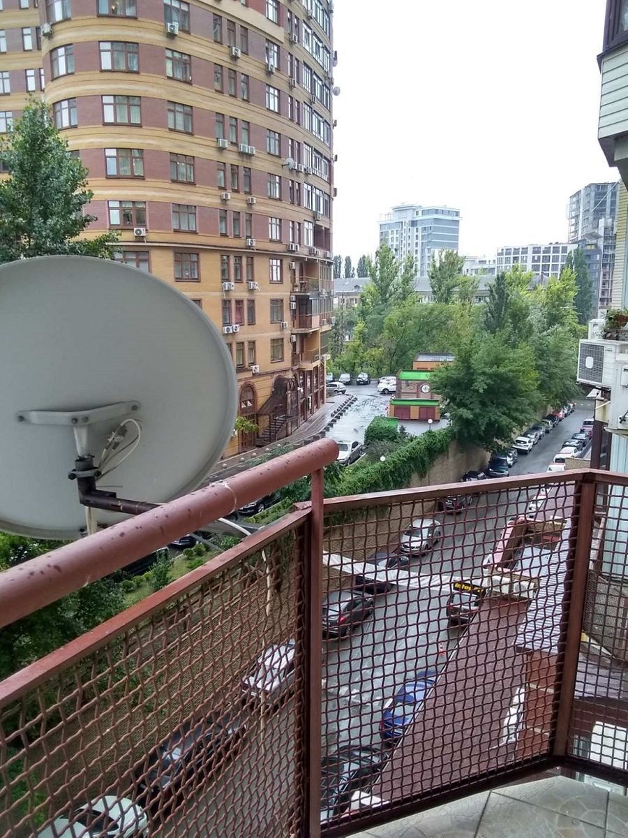Аренда 3-комнатной квартиры 100 м², Евгения Коновальца ул., 32Б