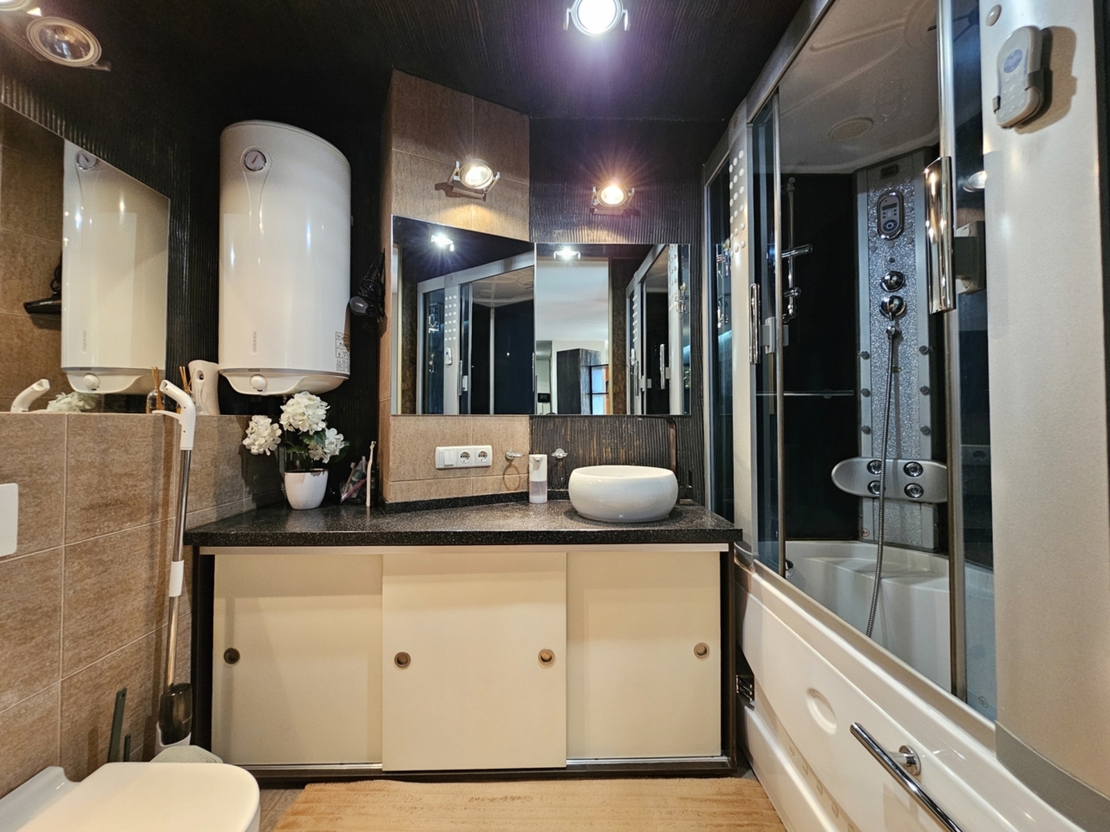 Продажа 3-комнатной квартиры 68 м², Терещенковская ул., 2
