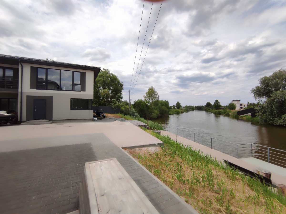 Продажа 4-комнатной квартиры 125 м², Святищенская ул.
