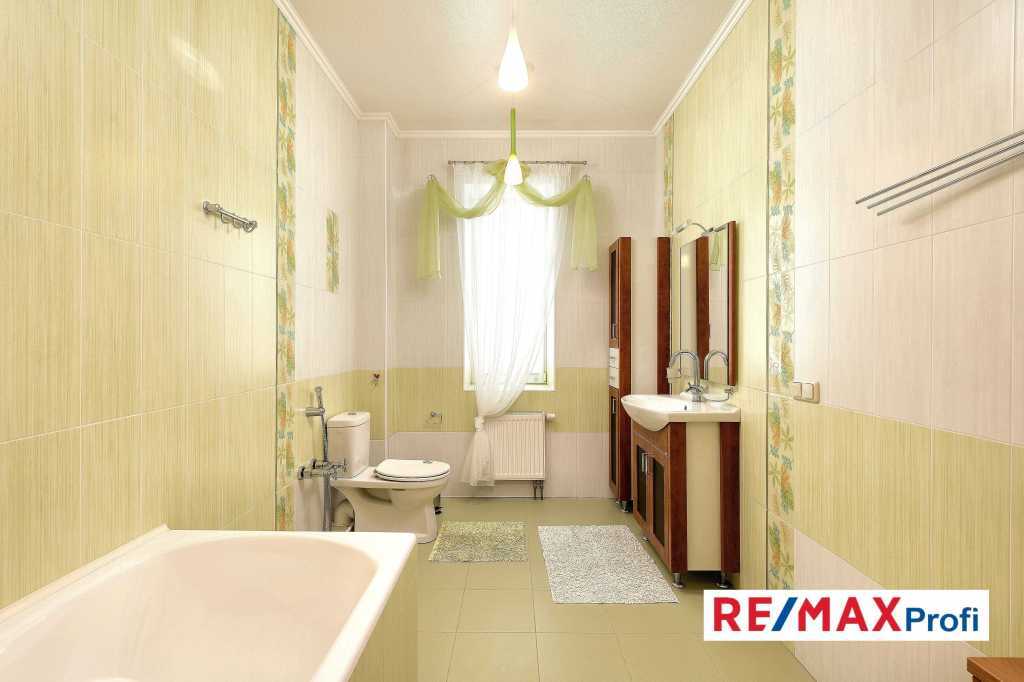 Продаж будинку 450 м², Освиты