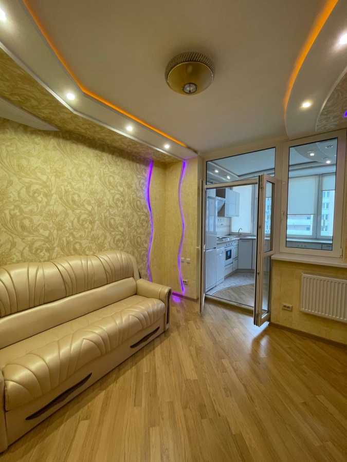 Аренда 1-комнатной квартиры 60 м², Авиаконструктора Игоря Сикорского ул., 1Б