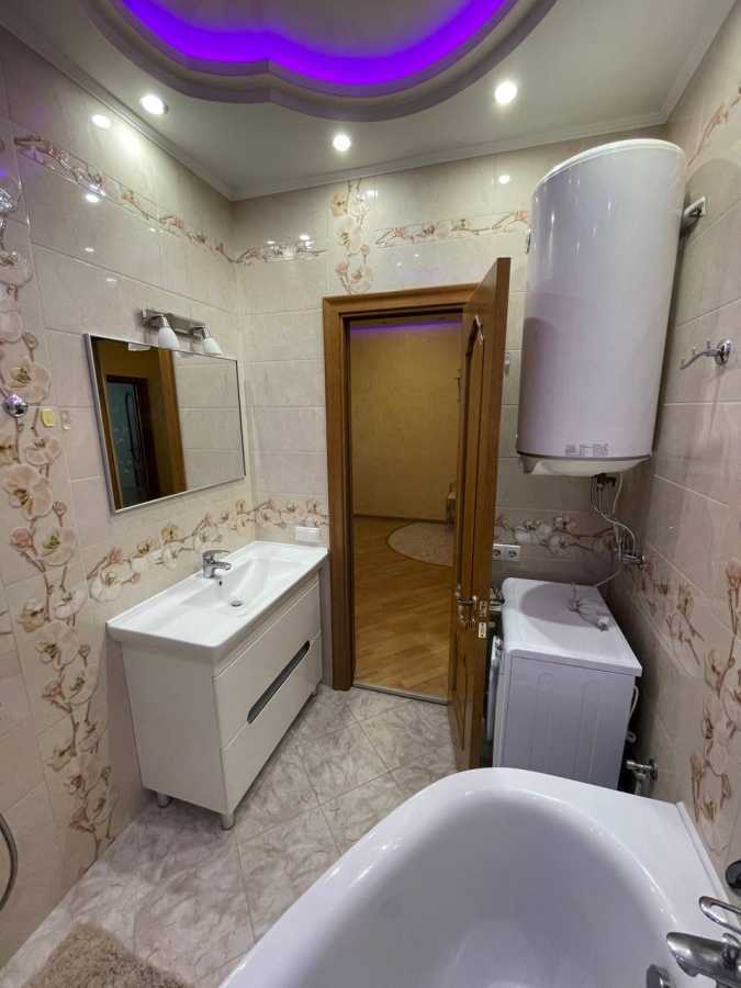 Аренда 1-комнатной квартиры 60 м², Авиаконструктора Игоря Сикорского ул., 1Б