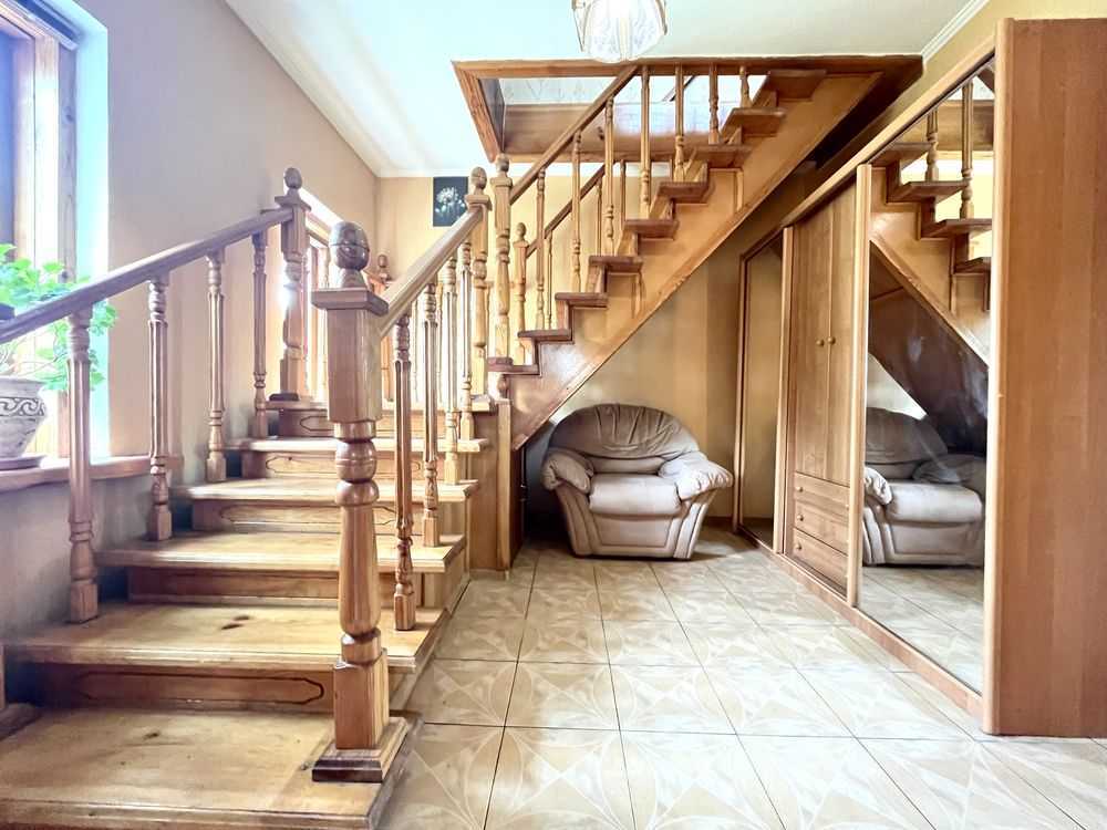 Продаж будинку 223.6 м², Києво-Мироцька вул.