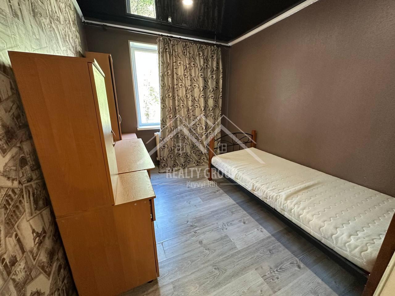 Продаж 3-кімнатної квартири 47 м², Покровская вул.