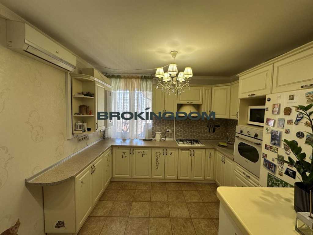 Продажа 4-комнатной квартиры 122 м², Волынская ул., 9