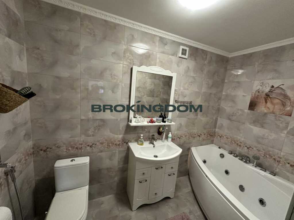 Продажа 4-комнатной квартиры 122 м², Волынская ул., 9