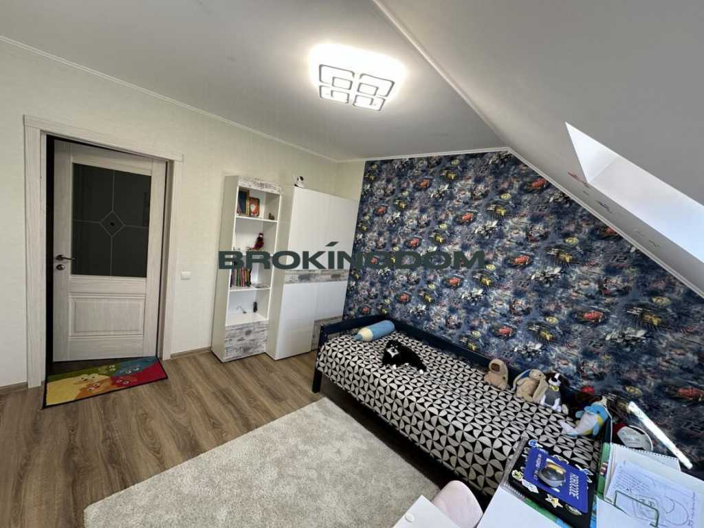 Продажа 4-комнатной квартиры 122 м², Волынская ул., 9