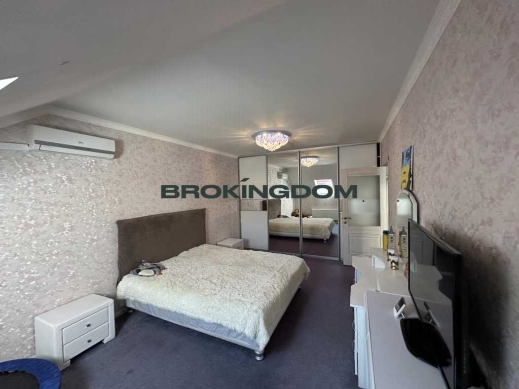 Продажа 4-комнатной квартиры 122 м², Волынская ул., 9