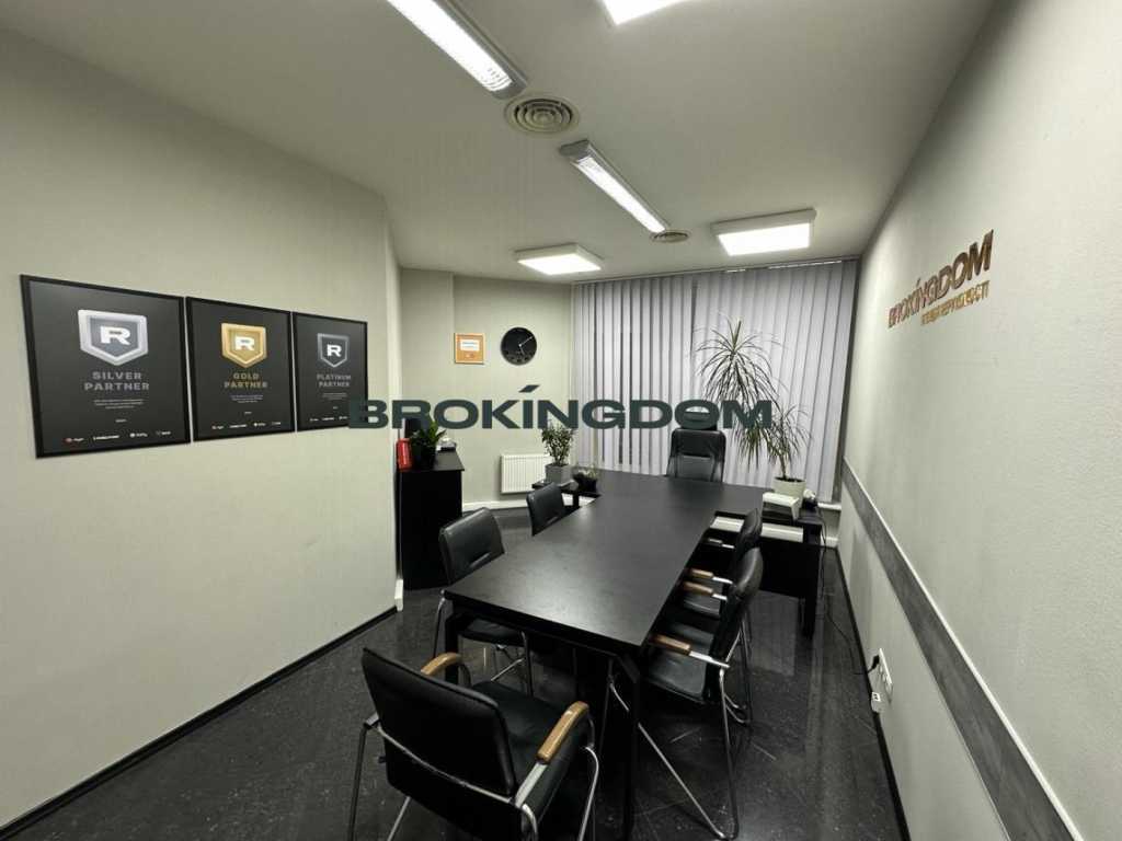 Продажа 3-комнатной квартиры 147 м², Владимирская ул., 49