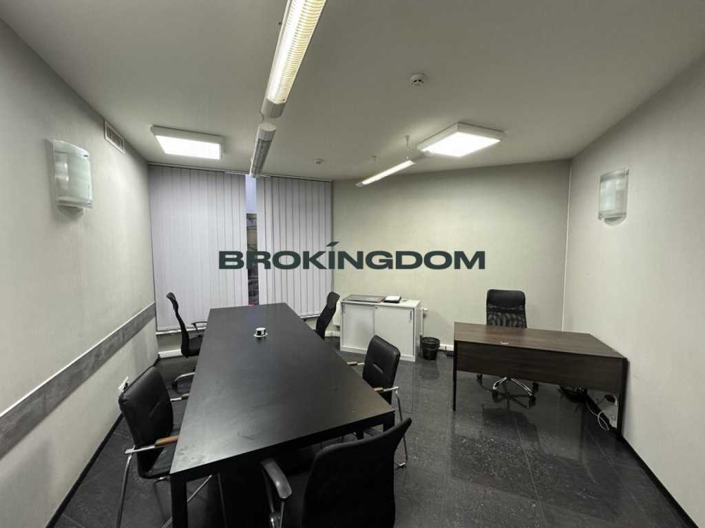Продажа 3-комнатной квартиры 147 м², Владимирская ул., 49