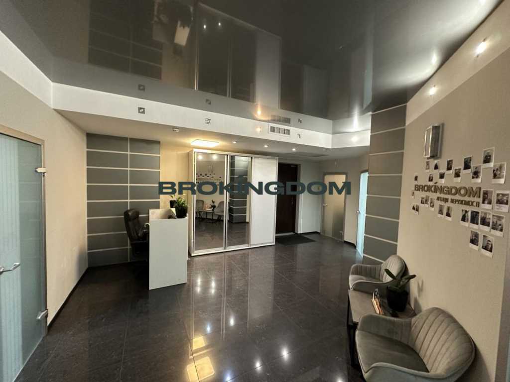 Продажа 3-комнатной квартиры 147 м², Владимирская ул., 49