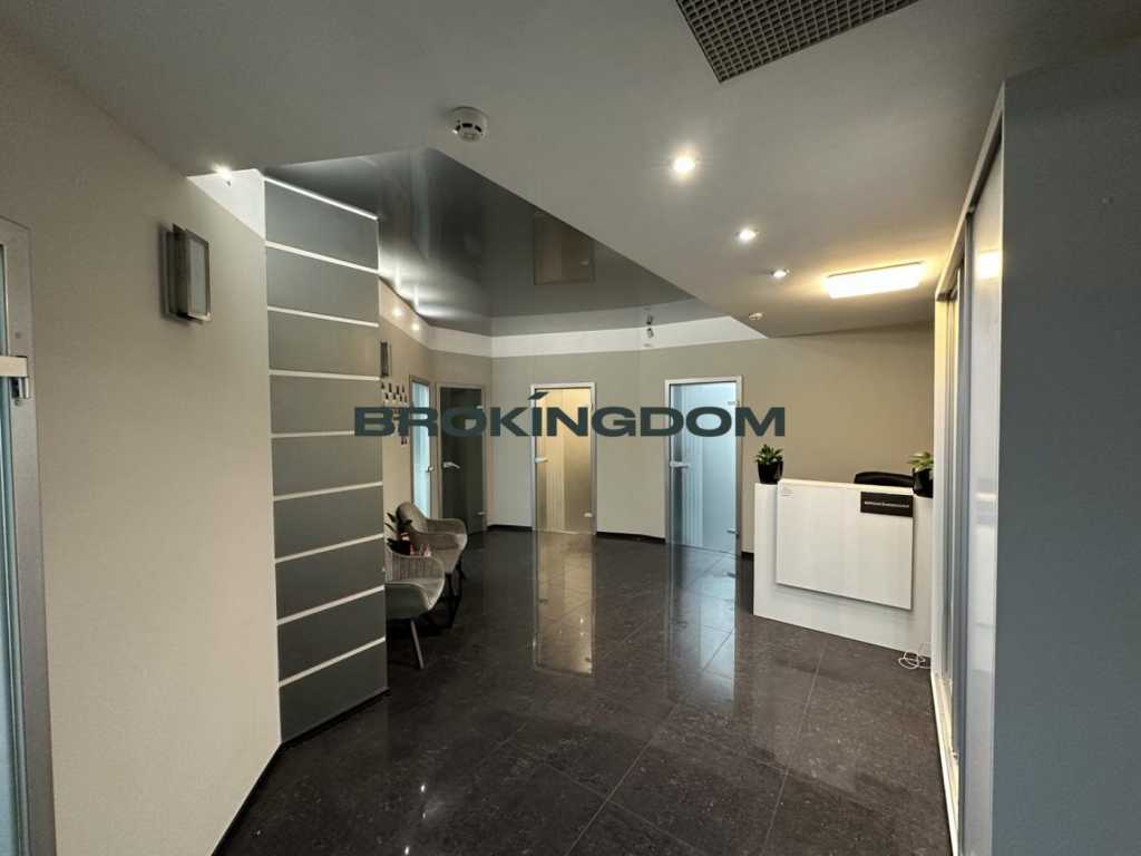 Продажа 3-комнатной квартиры 147 м², Владимирская ул., 49
