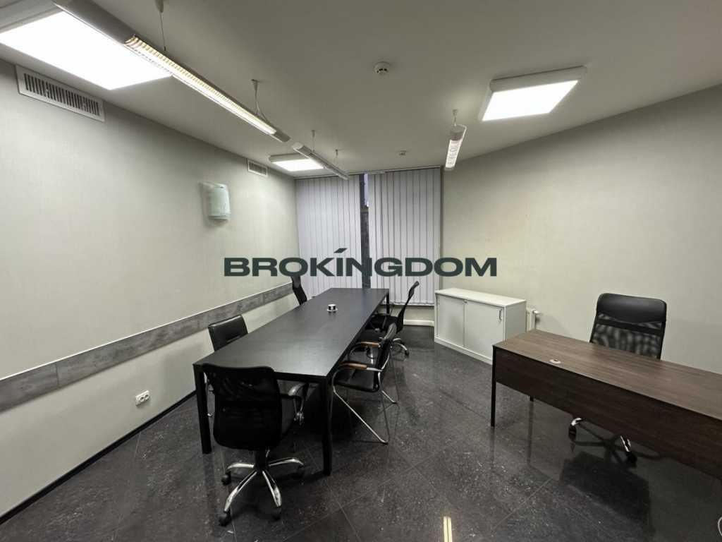 Продажа 3-комнатной квартиры 147 м², Владимирская ул., 49