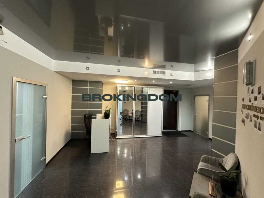Продажа 3-комнатной квартиры 147 м², Владимирская ул., 49