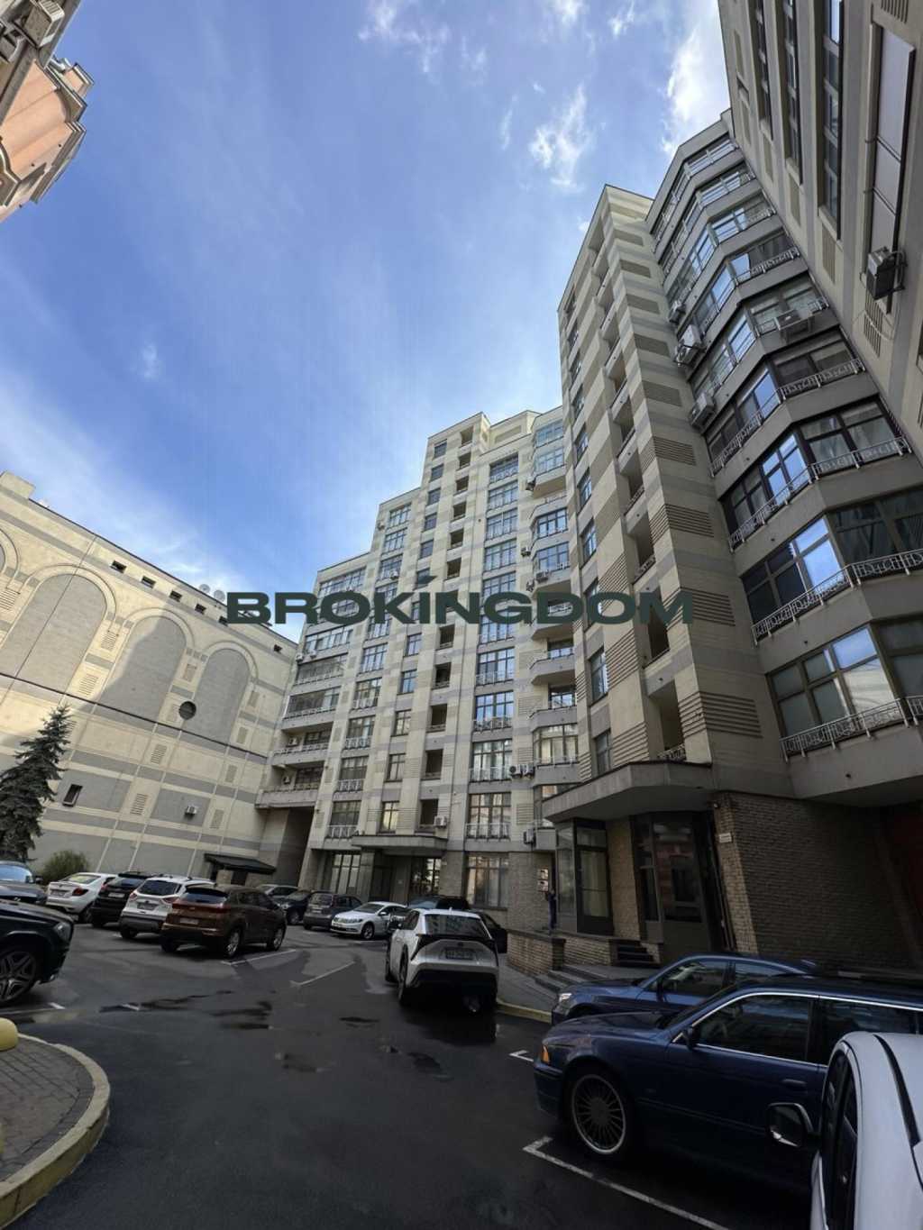 Продажа 3-комнатной квартиры 147 м², Владимирская ул., 49