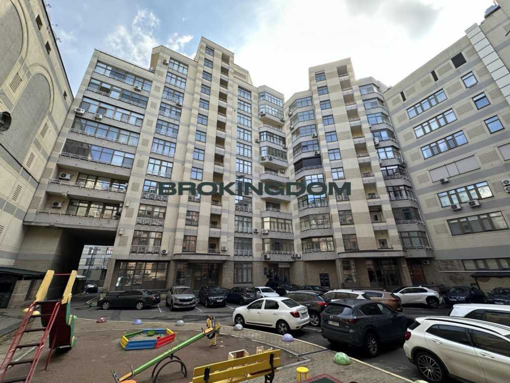 Продажа 3-комнатной квартиры 147 м², Владимирская ул., 49