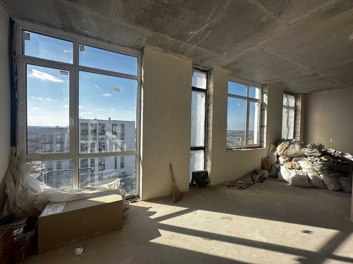 Продаж 4-кімнатної квартири 190 м², Салютна вул., 2