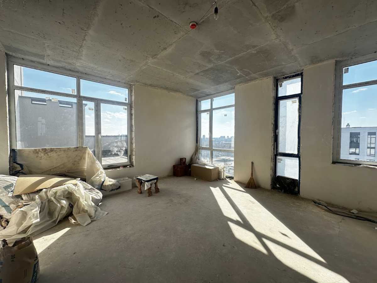 Продаж 4-кімнатної квартири 190 м², Салютна вул., 2