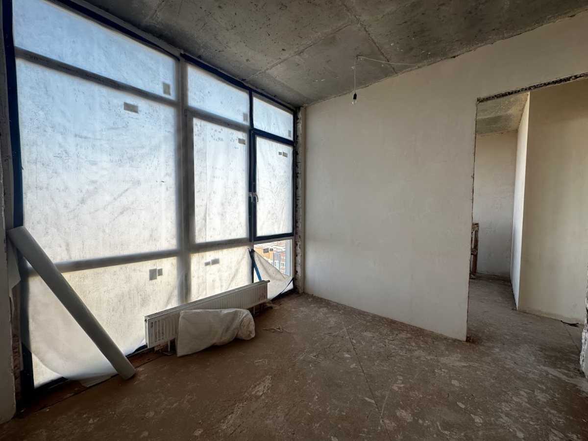 Продаж 4-кімнатної квартири 190 м², Салютна вул., 2