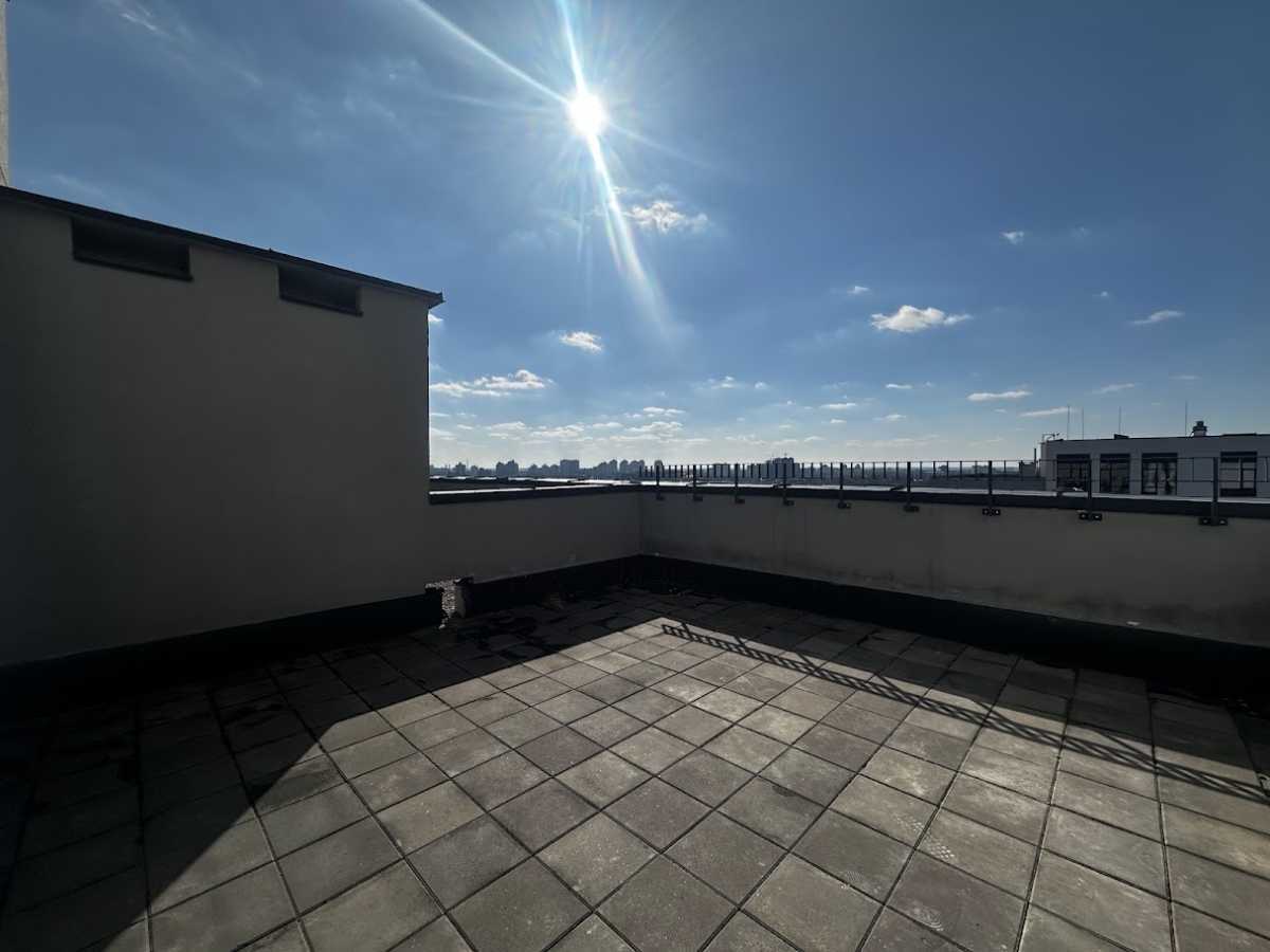 Продаж 4-кімнатної квартири 190 м², Салютна вул., 2