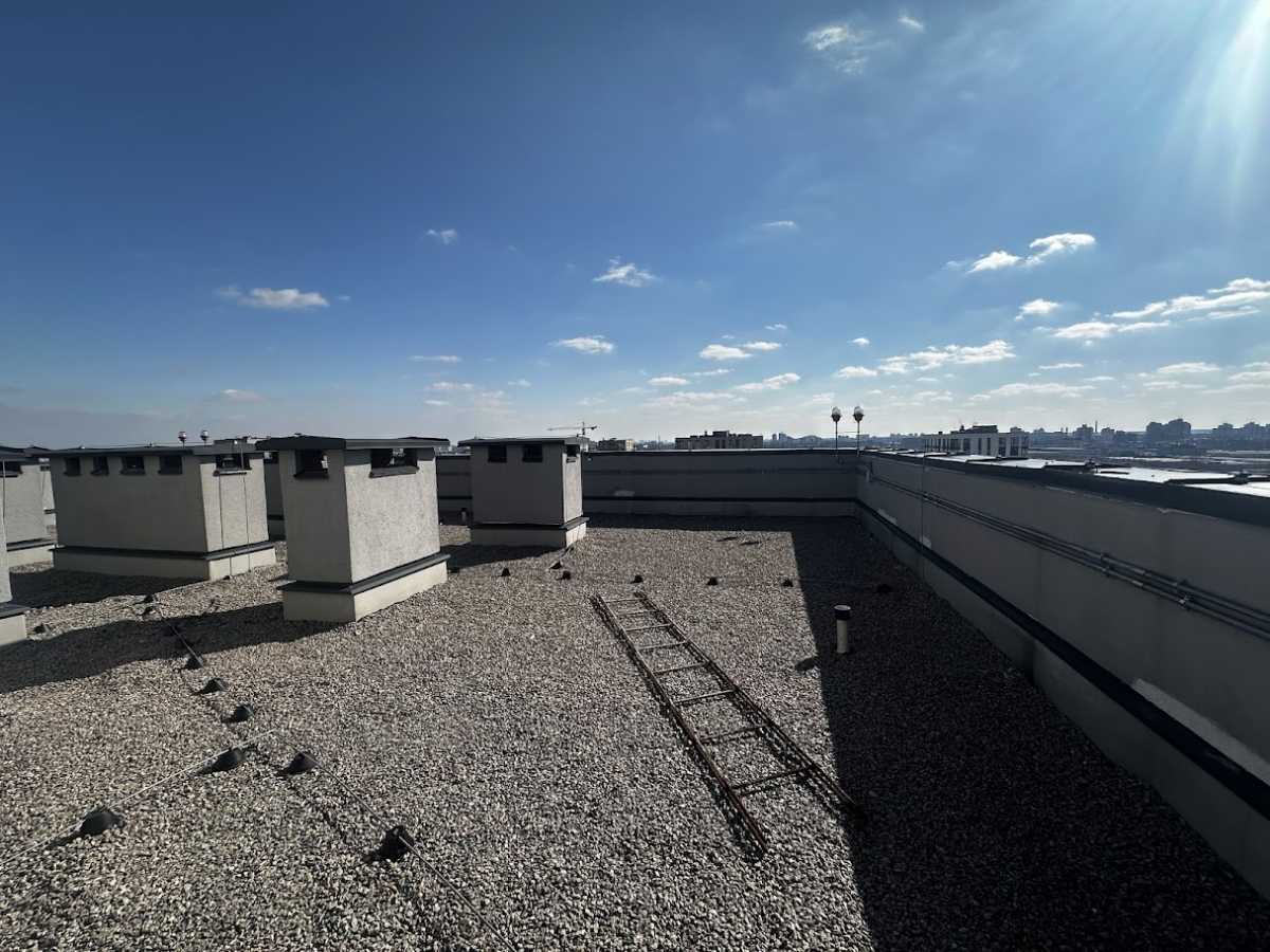 Продаж 4-кімнатної квартири 190 м², Салютна вул., 2