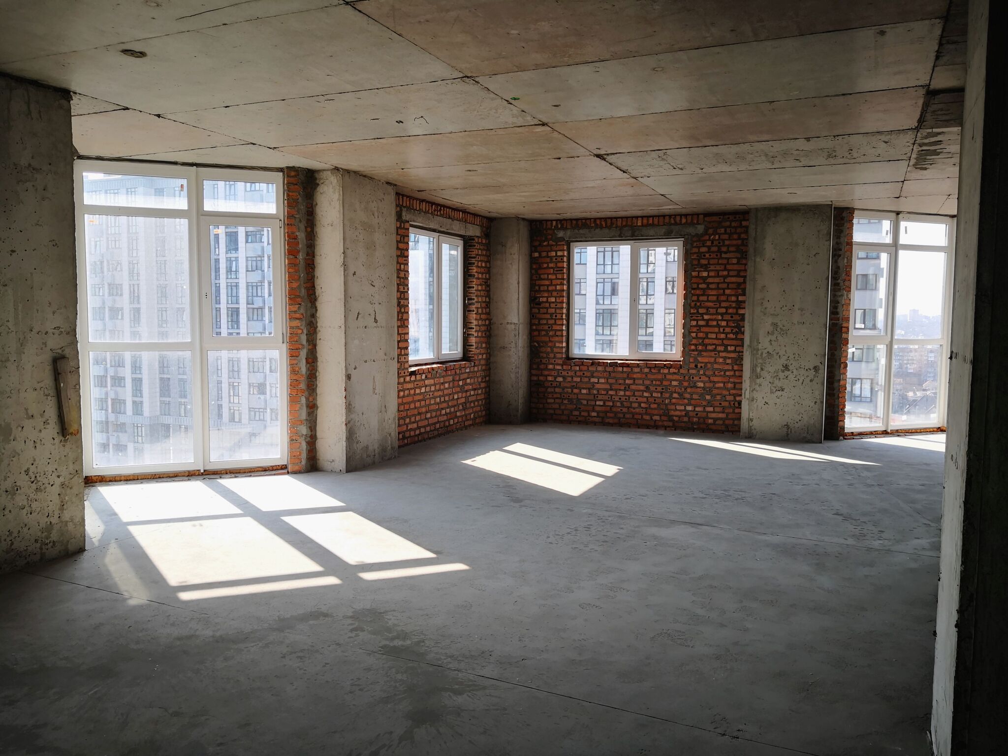 Продажа 3-комнатной квартиры 132 м², Михаила Драгомирова ул., 14А