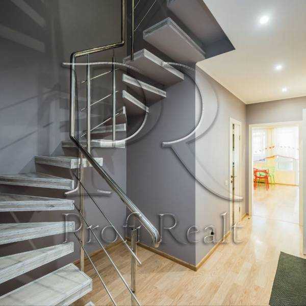 Продажа 3-комнатной квартиры 91 м², Глубочицкая ул., 13