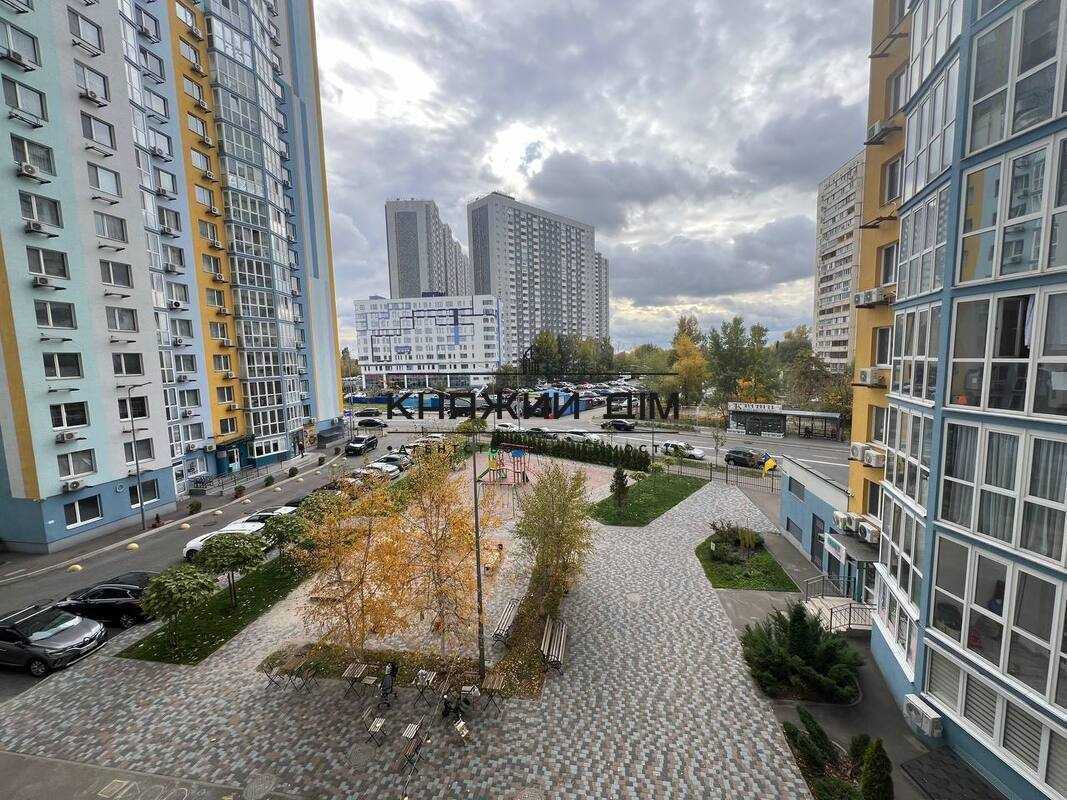 Продаж 3-кімнатної квартири 84.6 м², Вишняківська вул., 4