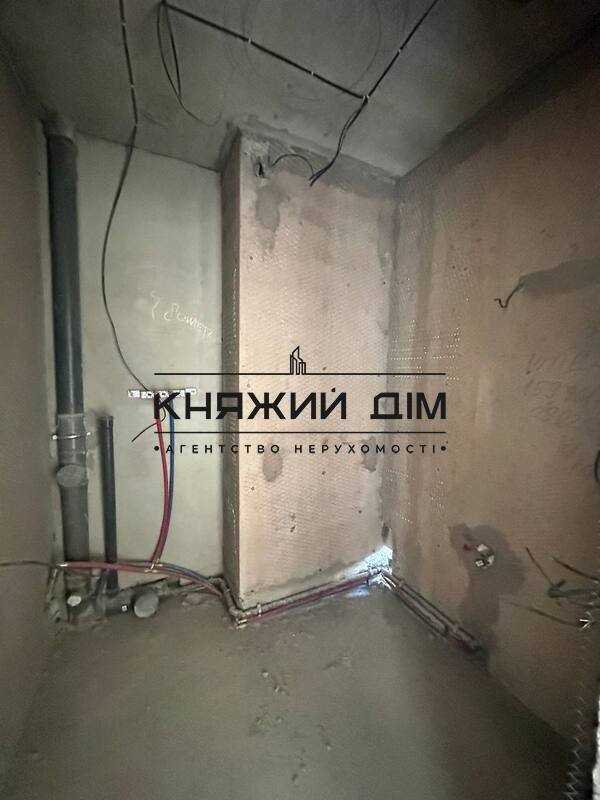 Продаж 3-кімнатної квартири 84.6 м², Вишняківська вул., 4