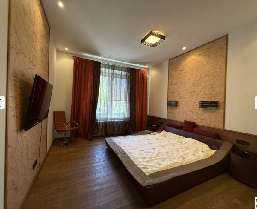 Оренда будинку 385 м², Львівська вул.
