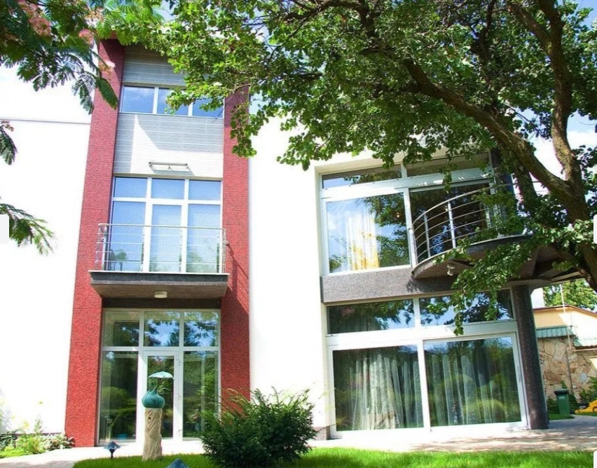Оренда будинку 385 м², Львівська вул.